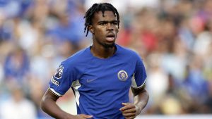 Carney Chukwuemeka diboyong Chelsea dari Aston Villa pada Agustus 2022 lalu. Bergabung dengan The Blues membuat pemain muda berusia 19 tahun itu bisa membawa pulang 100.000 pounds setiap pekannya. 