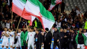 Para pemain dan tim teknis Iran merayakan kemenangan setelah pertandingan kualifikasi Piala Dunia FIFA 2026 zona Asia Grup A antara Iran dan Uzbekistan, pada 25 Maret 2025 di Teheran.