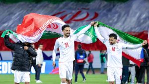 Iran menyusul Jepang untuk tampil di pesta akbar sepakbola tersebut. Iran mendapatkan tiket lolos itu setelah berimbang 2-2 kontra Uzbekistan di Azadi Stadium, Selasa (25/3/2025) malam WIB. Iran memang cuma butuh satu poin untuk lolos.