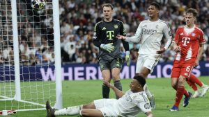 Gelandang Inggris Real Madrid #05, Jude Bellingham (2R), dan penyerang Prancis Real Madrid #10, Kylian Mbappe, bereaksi setelah melewatkan peluang mencetak gol selama pertandingan leg pertama perempat final Liga Champions UEFA antara Real Madrid dan Bayern Munchen di Stadion Santiago Bernabeu di Madrid pada 8 April 2026. 
