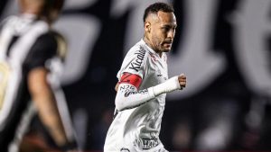 Neymar, dalam pertandingan Santos melawan Atletico-MG di Brasil Serie A Championship, Rabu (16-4-2025). (X @SantosFC)
