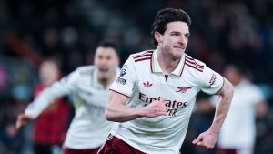 Gelandang Arsenal, Declan Rice, melakukan selebrasi setelah mencetak gol ke gawang Bournemouth pada pekan ke-20 Liga Inggris 2025/2026 di Vitality Stadium, Minggu (04/01/2026) dini hari WIB. 