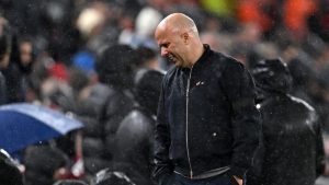 Pelatih asal Belanda Liverpool, Arne Slot, bereaksi setelah timnya kebobolan gol pertama dalam pertandingan leg kedua perempat final Liga Champions 2025/2026 antara Liverpool dan Paris Saint-Germain di Anfield, Liverpool, Inggris barat laut, pada 14 April 2026. 